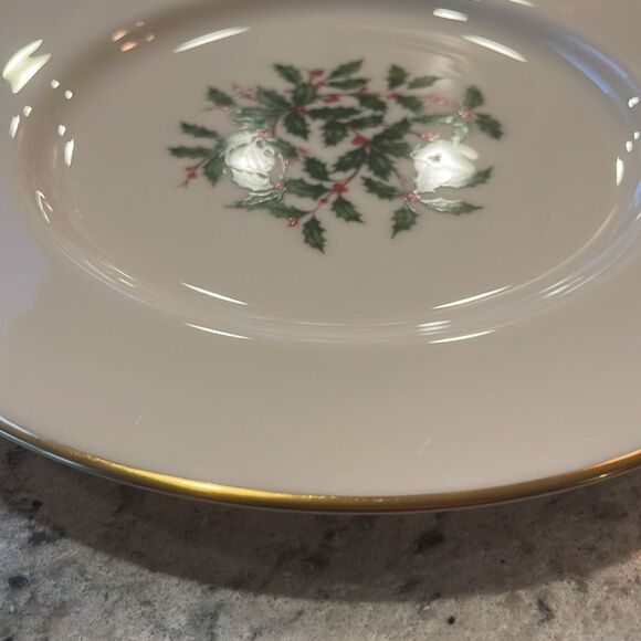 A- Lenox Special Dinner Plate Holly & Berries w/ Gold Trim 10 1/2” set 2 plates - Picture 3 of 4